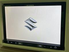 【純正ナビ】人気の純正ナビを装備。オーディオ機能も充実しており、Ｂｌｕｅｔｏｏｔｈ接続すればお持ちのスマホやＭＰ３プレイヤーの音楽を再生可能！毎日の運転がさらに楽しくなります！！ 3