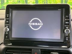 【純正９型ナビ】人気の純正ナビを装備。オーディオ機能も充実しており、Ｂｌｕｅｔｏｏｔｈ接続すればお持ちのスマホやＭＰ３プレイヤーの音楽を再生可能！毎日の運転がさらに楽しくなります！！ 4