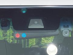 【ホンダセンシング】走行中に前方の車両等を認識し、衝突しそうな時は警報とブレーキで衝突回避と被害軽減をアシスト。より安全にドライブをお楽しみいただけます。 3