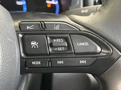 【レーダークルーズコントロール】高速道路での長距離走行が楽に！！自動で速度を保つクルーズコントロールが、衝突軽減システムと連携し、前方の車両を感知して車間を保つように速度調節してくれます！！ 5