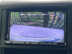 【バックカメラ】駐車時に後方がリアルタイム映像で確認できます。大型商業施設や立体駐車場での駐車時や、夜間のバック時に大活躍！運転スキルに関わらず、今や必須となった装備のひとつです！ 5
