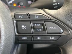 【レーダークルーズコントロール】高速道路での長距離走行が楽に！！自動で速度を保つクルーズコントロールが、衝突軽減システムと連携し、前方の車両を感知して車間を保つように速度調節してくれます！！ 6