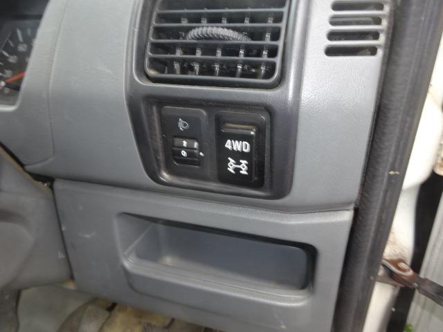 クリッパートラック ＤＸ　５ＭＴ　４ＷＤ　エアコン　３ヶ月保証付（8枚目）