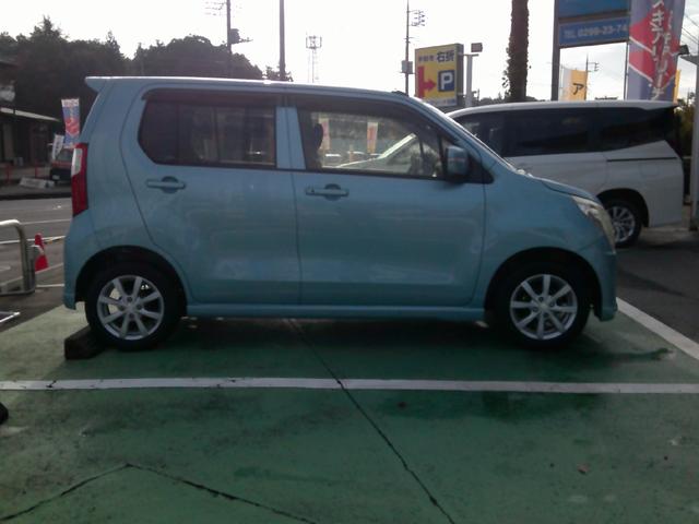 ワゴンＲ 　ＦＸ　スマートキー　アイドリングストップ　ベンチシート　ＣＶＴ　ＣＤ　ミュージックプレイヤー接続可　アルミホイール　エアコン　パワーステアリング　パワーウィンドウ（11枚目）