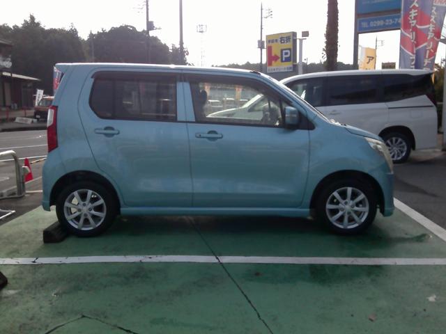 ワゴンＲ 　ＦＸ　スマートキー　アイドリングストップ　ベンチシート　ＣＶＴ　ＣＤ　ミュージックプレイヤー接続可　アルミホイール　エアコン　パワーステアリング　パワーウィンドウ（12枚目）