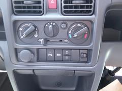 接触を未然に防ぐ、クリアランスソナー搭載です。車を守るためには必須のアイテムですね。 7