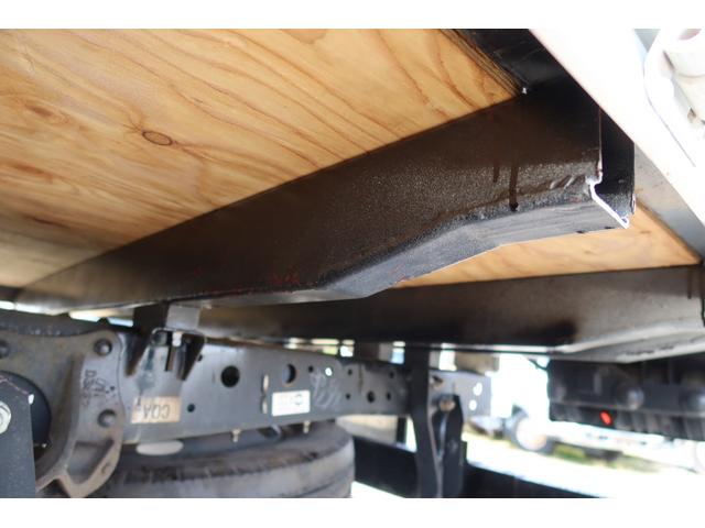 エルフトラック 　標準ロング平ボディー　積載２０００ｋｇ（17枚目）