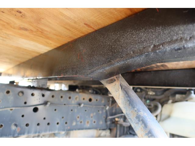 エルフトラック 　標準ロング平ボディー　積載２０００ｋｇ（27枚目）