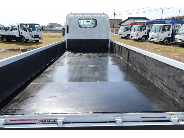 エルフトラック 　標準ロング平ボディー　積載２０００ｋｇ（29枚目）