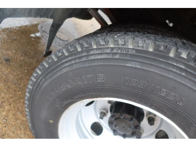 エルフトラック 　ワイドロング平ボディー　積載４６００ｋｇ　荷台内寸４３５０×２０８０　床張り替え済み（18枚目）