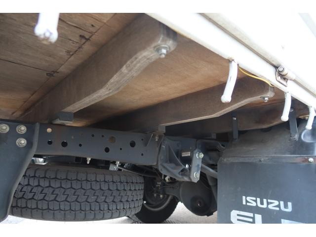エルフトラック 　標準ロング平ボディー　積載２０００ｋｇ　荷台内寸４３３０×１７９０（35枚目）