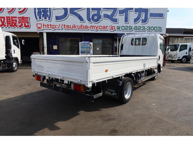 エルフトラック 　標準ロング平ボディー　積載２０００ｋｇ　荷台内寸４３５０×１７８０　床張り替え済み（7枚目）