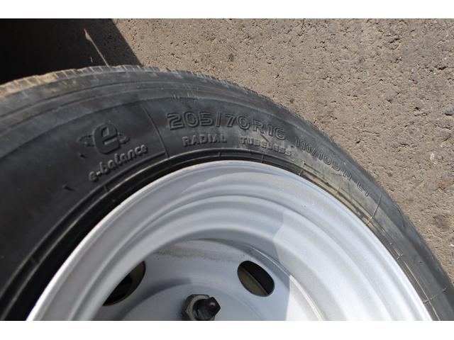 エルフトラック 　標準ロング平ボディー　積載２０００ｋｇ　荷台内寸４３５０×１７８０　床張り替え済み（18枚目）