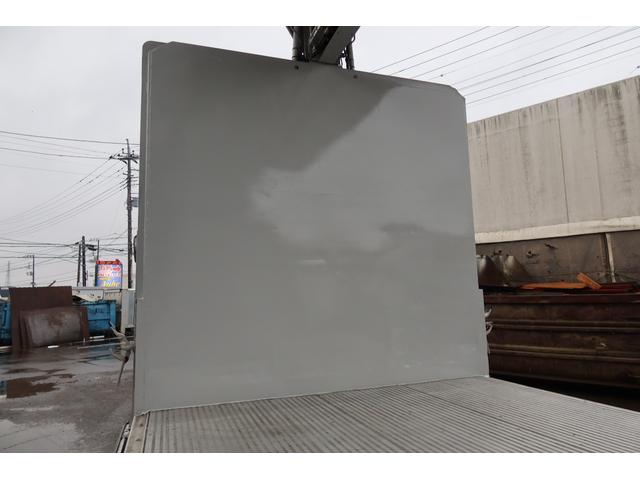 フォワード 　アルミウイング車　跳ね上げゲート付　床アルミ　内寸６２５０×２２２０　Ｈ２１１０　ゲート２１２０×１５９０　門高２０００　門幅２１００（9枚目）