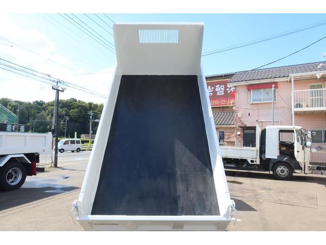 エルフトラック 　新明和　ローダーダンプ　積載３０００ｋｇ　ローダーラジコン付（9枚目）