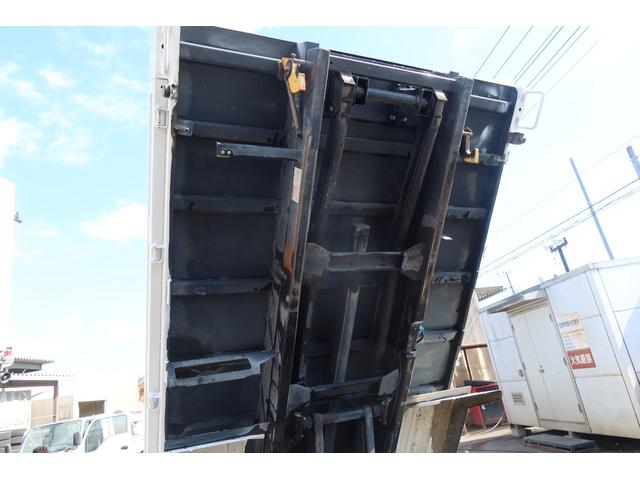 エルフトラック 　新明和　ローダーダンプ　積載３０００ｋｇ　ローダーラジコン付（11枚目）