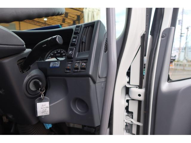 フォワード 　ワイドアルミウイング車　格納ゲート付　内寸６２００×２４１０　Ｈ２４１０　ゲート付２２９０×１５７０　後輪エアサス（63枚目）