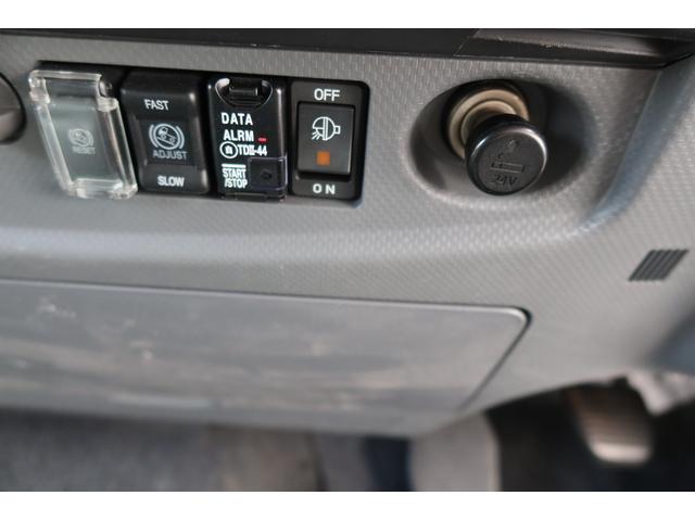 フォワード 　ワイドアルミウイング車　格納ゲート付　内寸６２００×２４１０　Ｈ２４１０　ゲート付２２９０×１５７０　後輪エアサス（71枚目）