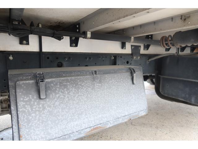 ファイター 　ワイドアルミウイング車　ラッシング２段　床フック５対　内寸６２００×２４００　Ｈ２４００　門高２２９０　門幅２２８０（38枚目）