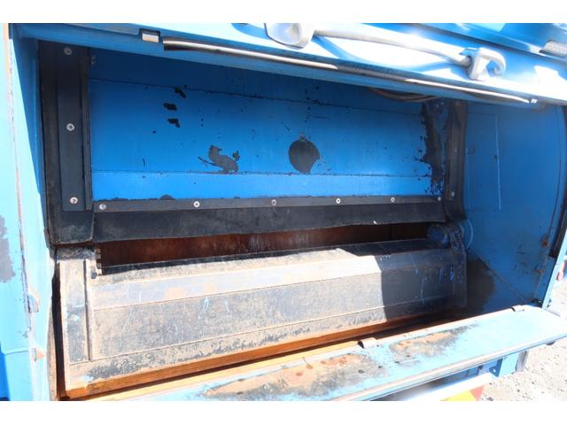キャンター 　ワイド　極東　巻込みパッカー車　６．２立米　積載３１００ｋｇ　連続スイッチ付　汚水タンク付（18枚目）