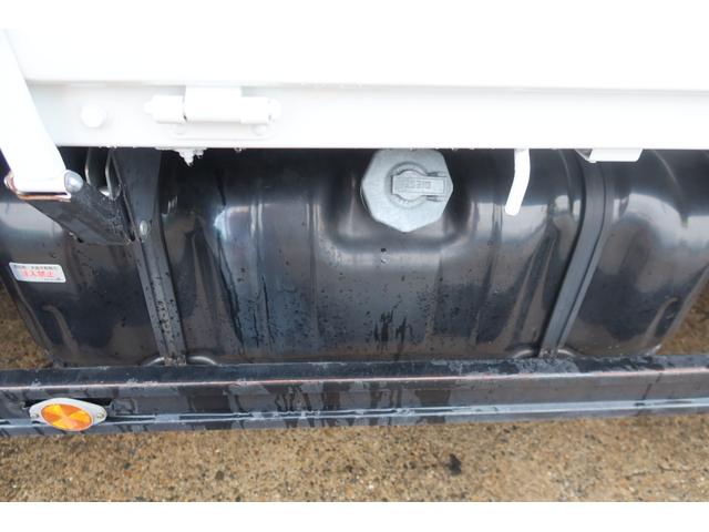 タイタントラック 標準ロング平ボディー 積載2000kg オートマ車 荷台内寸4350×1790 床フック4対(18枚目)