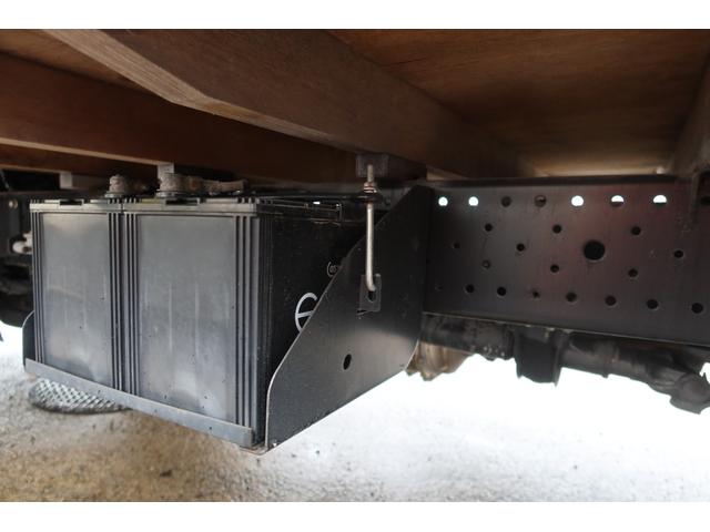 タイタントラック 標準ロング平ボディー 積載2000kg オートマ車 荷台内寸4350×1790 床フック4対(25枚目)