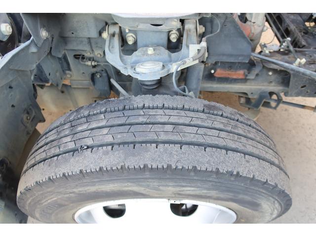 エルフトラック 　ワイド超ロング３段ラジコンクレーン　２．９３ｔ吊り　オートマ車　荷台内寸４２５０×２０８０（33枚目）