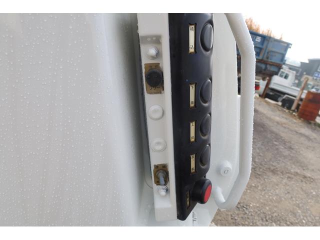 フォワード 　新明和　プレスパッカー車　８．２立米　汚水タンク付　連続スイッチ付　積載１７５０ｋｇ（10枚目）