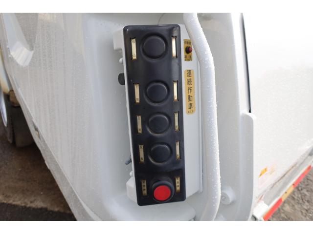 フォワード 　新明和　プレスパッカー車　８．２立米　汚水タンク付　連続スイッチ付　積載１７５０ｋｇ（11枚目）