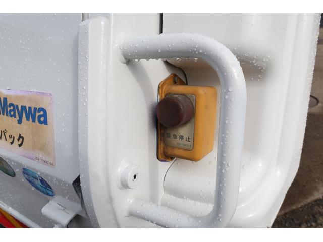 フォワード 　新明和　プレスパッカー車　８．２立米　汚水タンク付　連続スイッチ付　積載１７５０ｋｇ（12枚目）