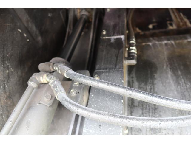 フォワード 　新明和　プレスパッカー車　８．２立米　汚水タンク付　連続スイッチ付　積載１７５０ｋｇ（18枚目）