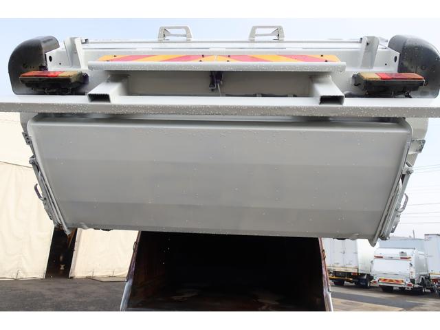 フォワード 　新明和　プレスパッカー車　８．２立米　汚水タンク付　連続スイッチ付　積載１７５０ｋｇ（22枚目）