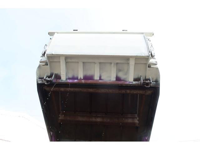 フォワード 　新明和　プレスパッカー車　８．２立米　汚水タンク付　連続スイッチ付　積載１７５０ｋｇ（25枚目）