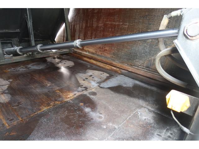 フォワード 　新明和　プレスパッカー車　８．２立米　汚水タンク付　連続スイッチ付　積載１７５０ｋｇ（31枚目）