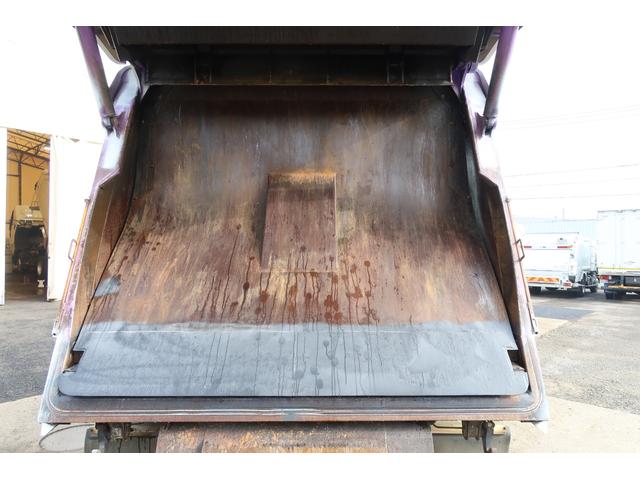 フォワード 　新明和　プレスパッカー車　８．２立米　汚水タンク付　連続スイッチ付　積載１７５０ｋｇ（33枚目）