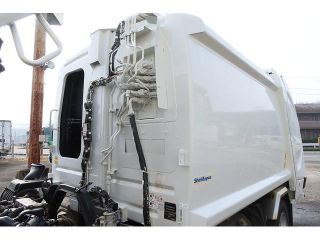 フォワード 　新明和　プレスパッカー車　８．２立米　汚水タンク付　連続スイッチ付　積載１７５０ｋｇ（35枚目）
