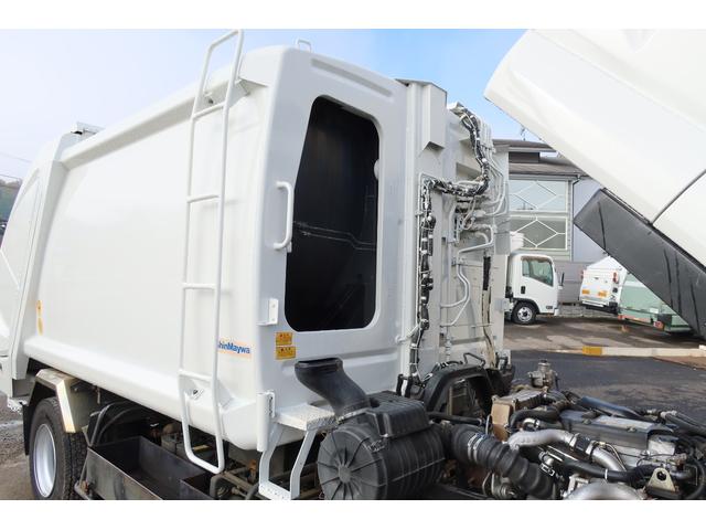フォワード 　新明和　プレスパッカー車　８．２立米　汚水タンク付　連続スイッチ付　積載１７５０ｋｇ（36枚目）