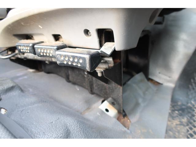 フォワード 　新明和　プレスパッカー車　８．２立米　汚水タンク付　連続スイッチ付　積載１７５０ｋｇ（64枚目）