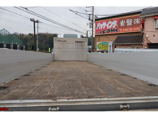 フォワード 　アルミブロック平ボディー　ベッド付　荷台内寸６２２０×２２２０　左右アオリＨ５００　後アオリＨ４００　床フック７対（10枚目）