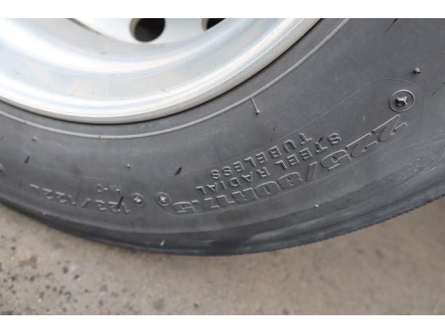 フォワード 　アルミブロック平ボディー　ベッド付　荷台内寸６２２０×２２２０　左右アオリＨ５００　後アオリＨ４００　床フック７対（27枚目）