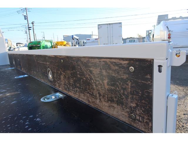 エルフトラック 　標準ロング平ボディー　積載３０００ｋｇ　荷台内寸４３５０×１７９０（10枚目）