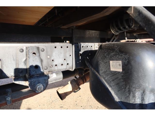 エルフトラック 　標準ロング平ボディー　積載３０００ｋｇ　荷台内寸４３５０×１７９０（19枚目）