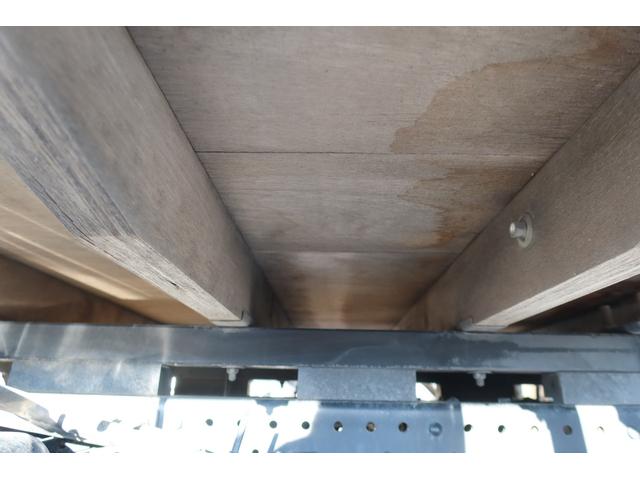 エルフトラック 　標準ロング平ボディー　積載３０００ｋｇ　荷台内寸４３５０×１７９０（22枚目）