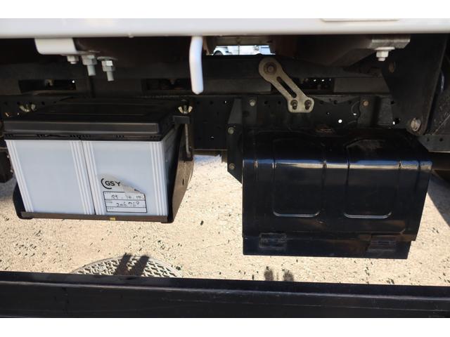 エルフトラック 　標準ロング平ボディー　積載３０００ｋｇ　荷台内寸４３５０×１７９０（28枚目）