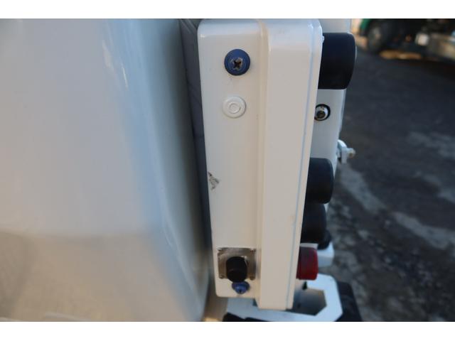 エルフトラック 　極東　プレスパッカー車　４．２立米　汚水タンク付　積載２０００ｋｇ　左スライドドア（10枚目）