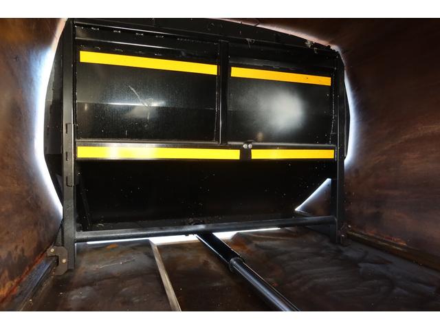 エルフトラック 　極東　プレスパッカー車　４．２立米　汚水タンク付　積載２０００ｋｇ　左スライドドア（32枚目）