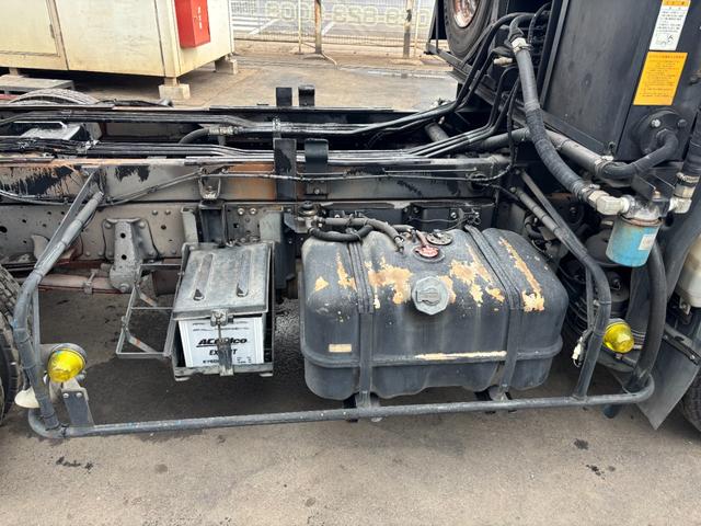 エルフトラック 　モリタ　ワイド　巻き込みパッカー車　６．０立米　積載３４００ｋｇ　汚水タンク付　連続スイッチ付（34枚目）
