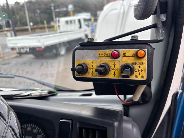 エルフトラック 　モリタ　ワイド　巻き込みパッカー車　６．０立米　積載３４００ｋｇ　汚水タンク付　連続スイッチ付（64枚目）