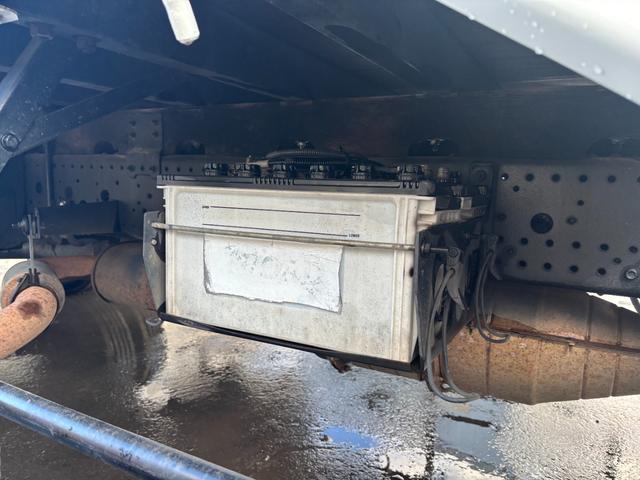 フォワード 　４段ラジコンクレーン　オートマ車　荷台内寸５４００×２１６０（30枚目）