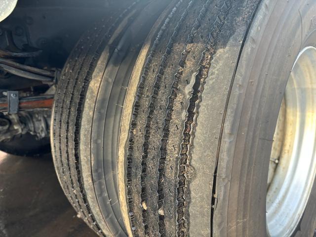 フォワード 　４段ラジコンクレーン　オートマ車　荷台内寸５４００×２１６０（43枚目）